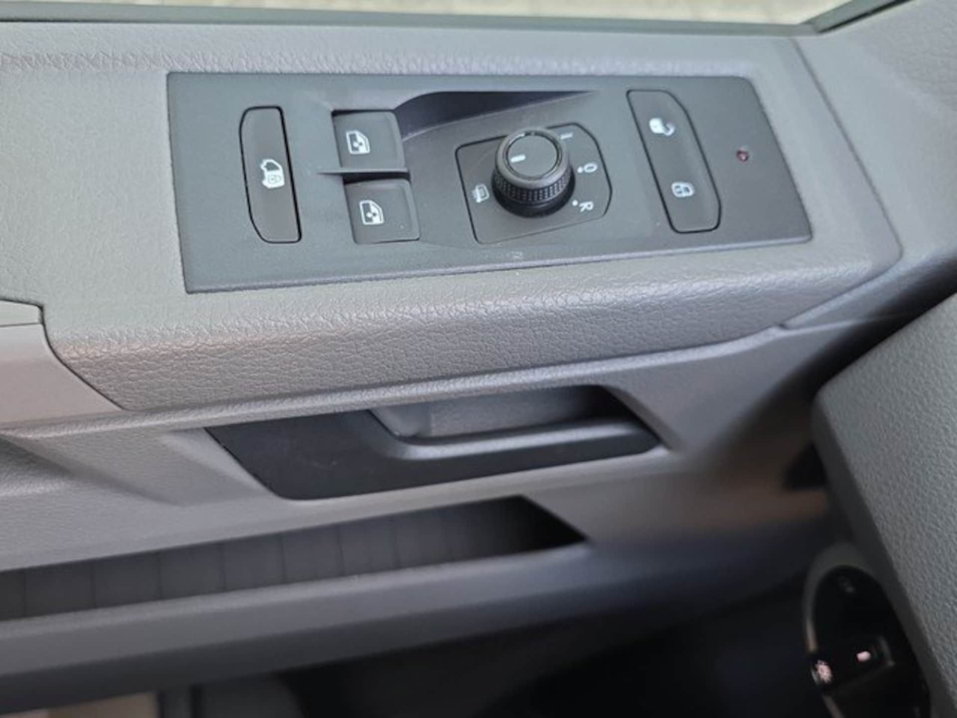 Volkswagen T6.1 Transporter Kasten langer Radstand