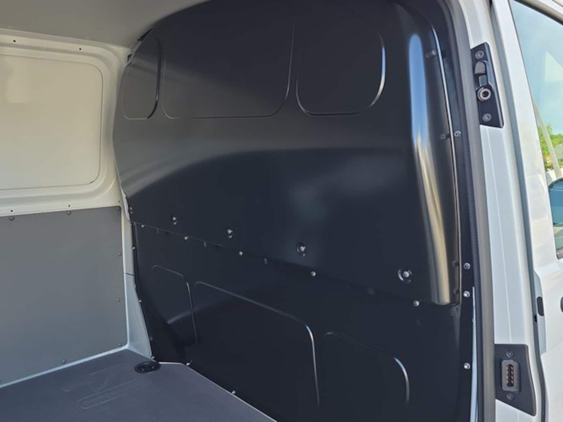 Volkswagen T6.1 Transporter Kasten langer Radstand