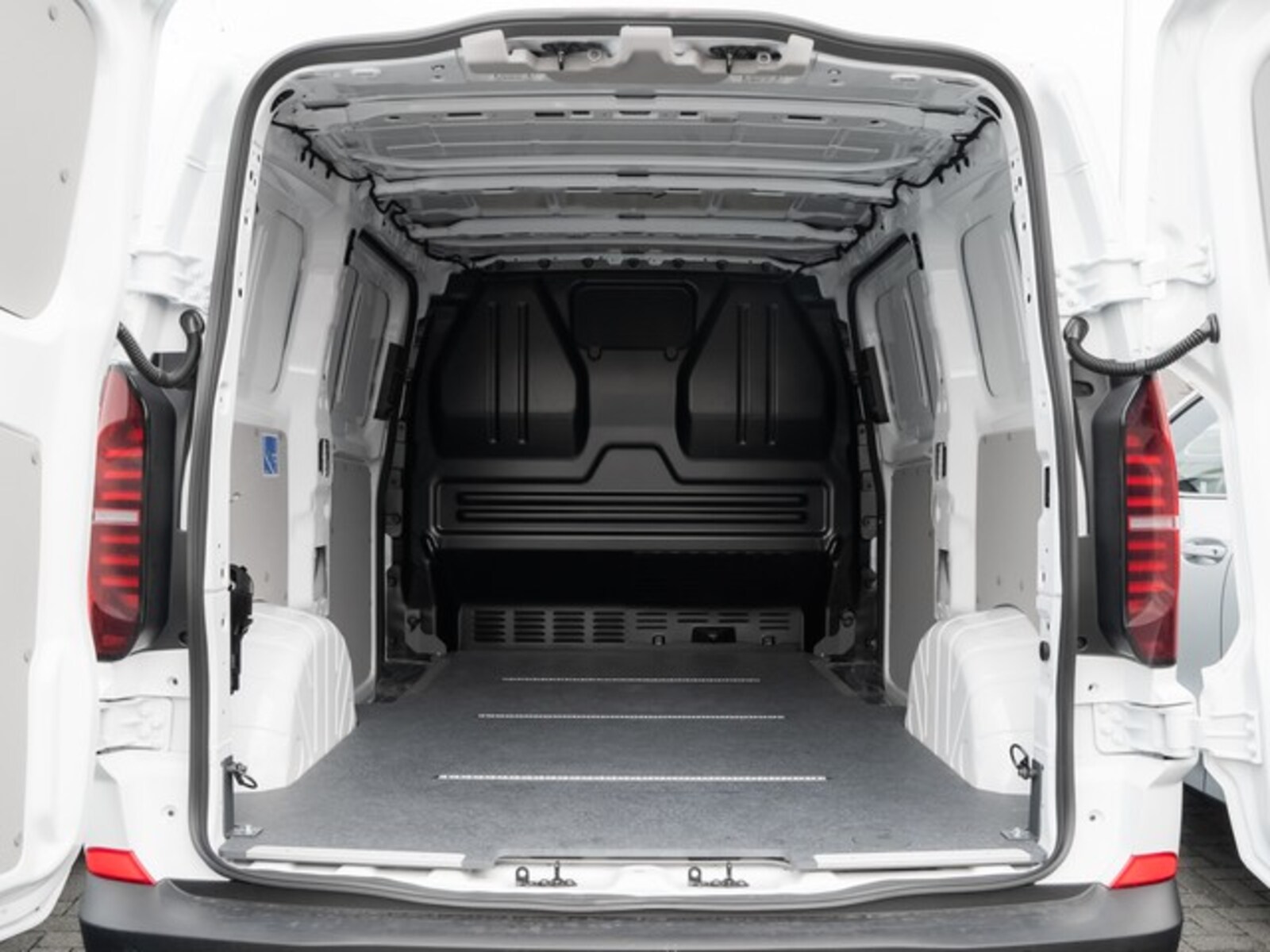 Volkswagen Transporter Kasten kurzer Radstand – Bild 7