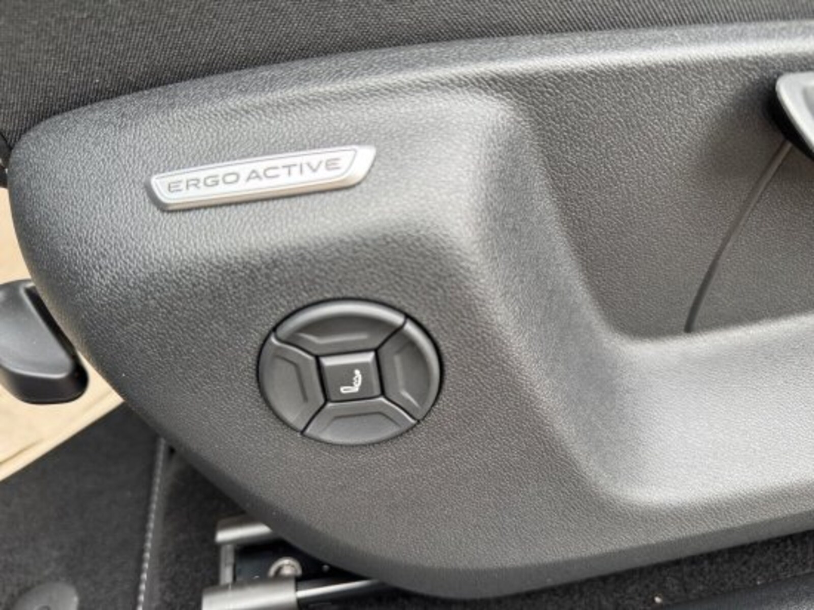 Volkswagen Tiguan – Bild 11