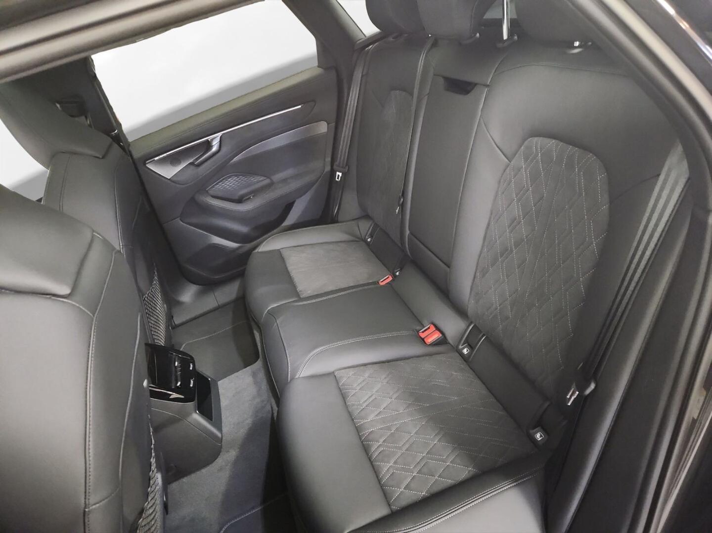 Bild über Audi A6 Avant edition one TDI quattro 150 kW S tronic - für weitere Informationen kontaktieren Sie den Audi Partner