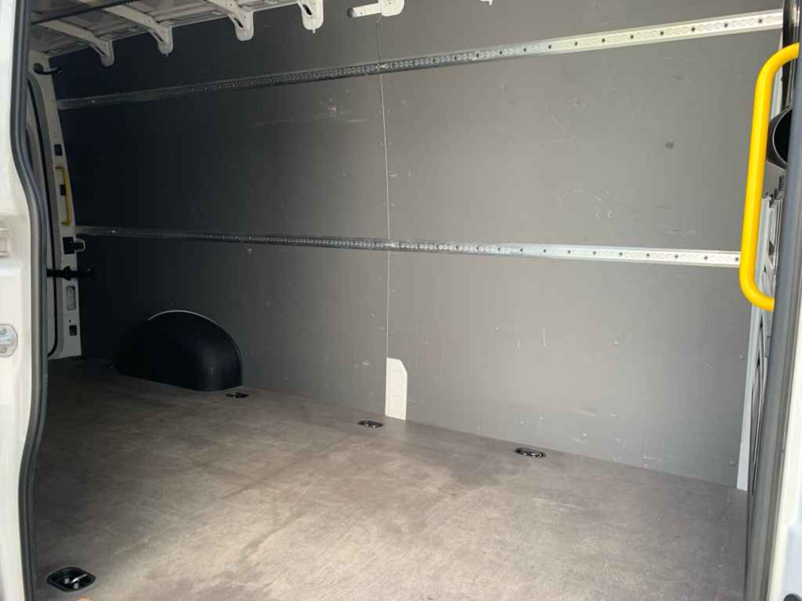 Volkswagen Crafter Kasten langer Radstand – Bild 12