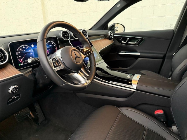 2025 Mercedes-Benz GLC 300
