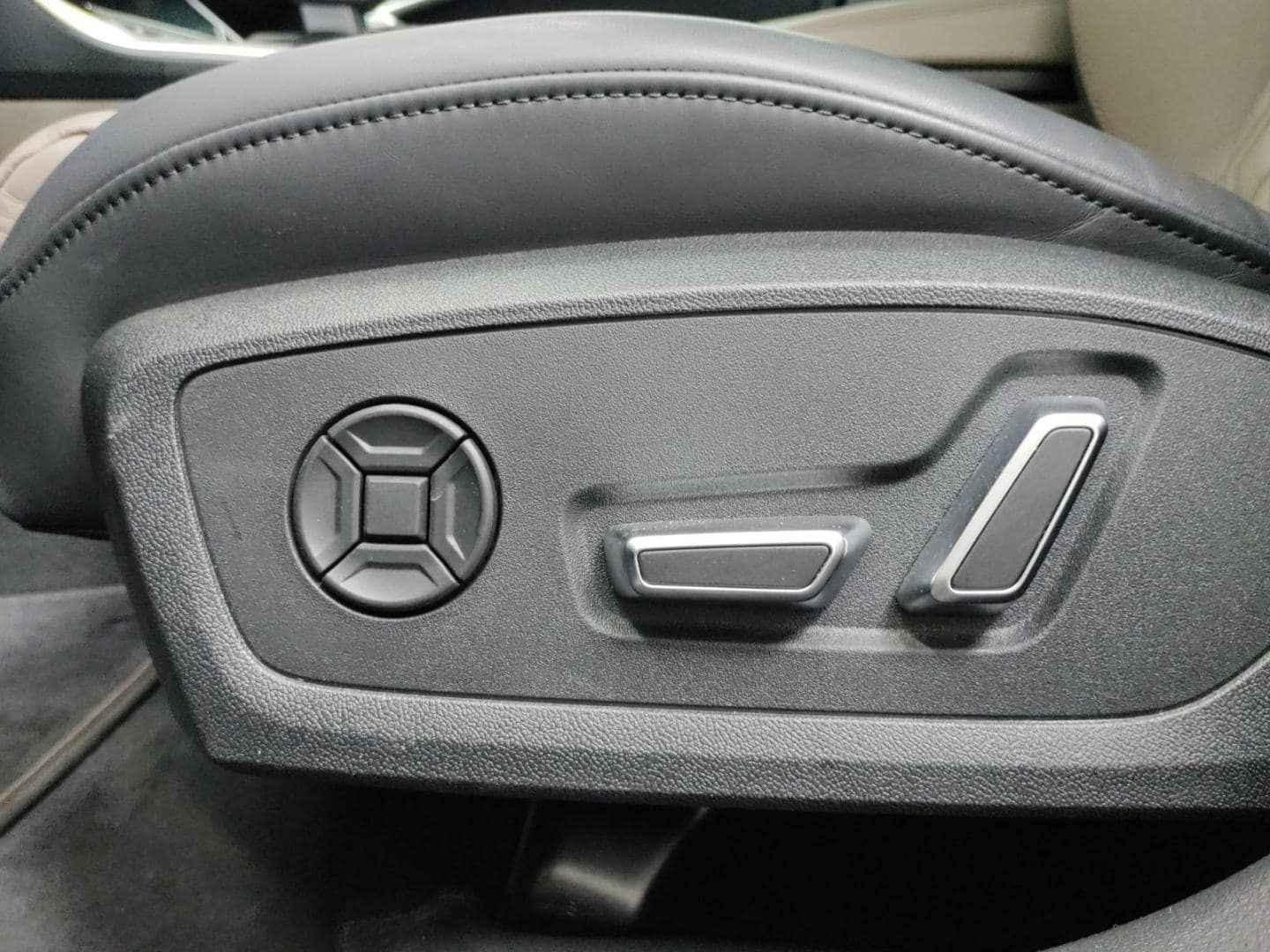 Bild über Audi S6 Avant TDI quattro tiptronic - für weitere Informationen kontaktieren Sie den Audi Partner