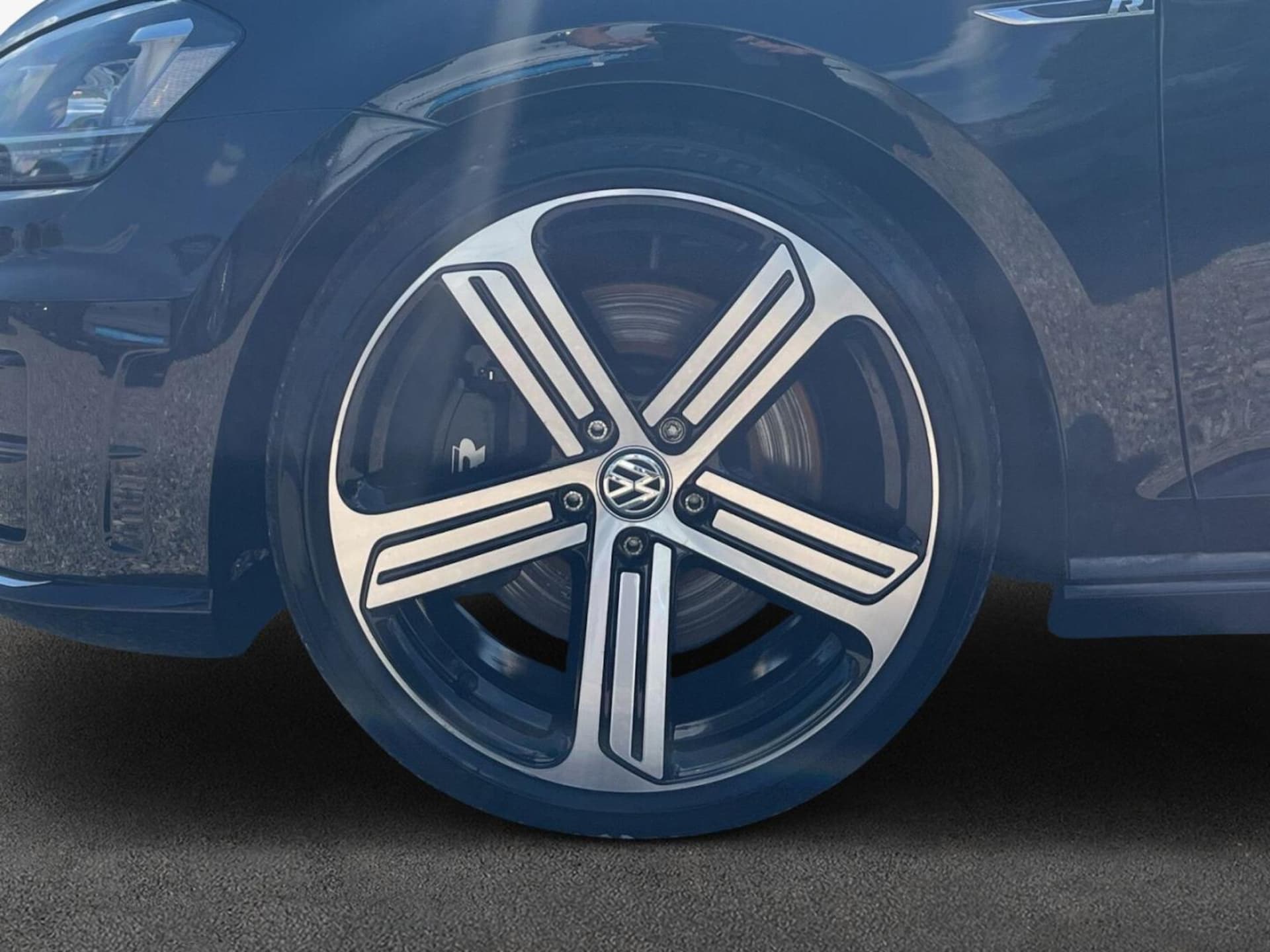 Volkswagen Golf Variant R