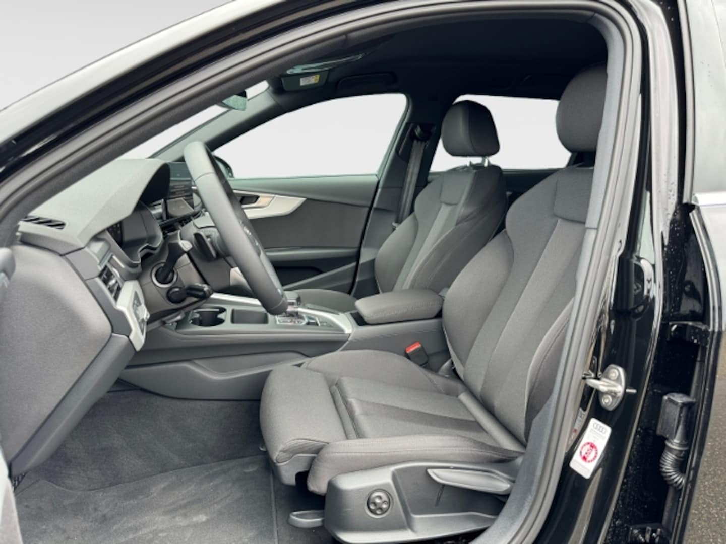 Bild über Audi A4 Avant advanced 35 TDI S tronic - für weitere Informationen kontaktieren Sie den Audi Partner