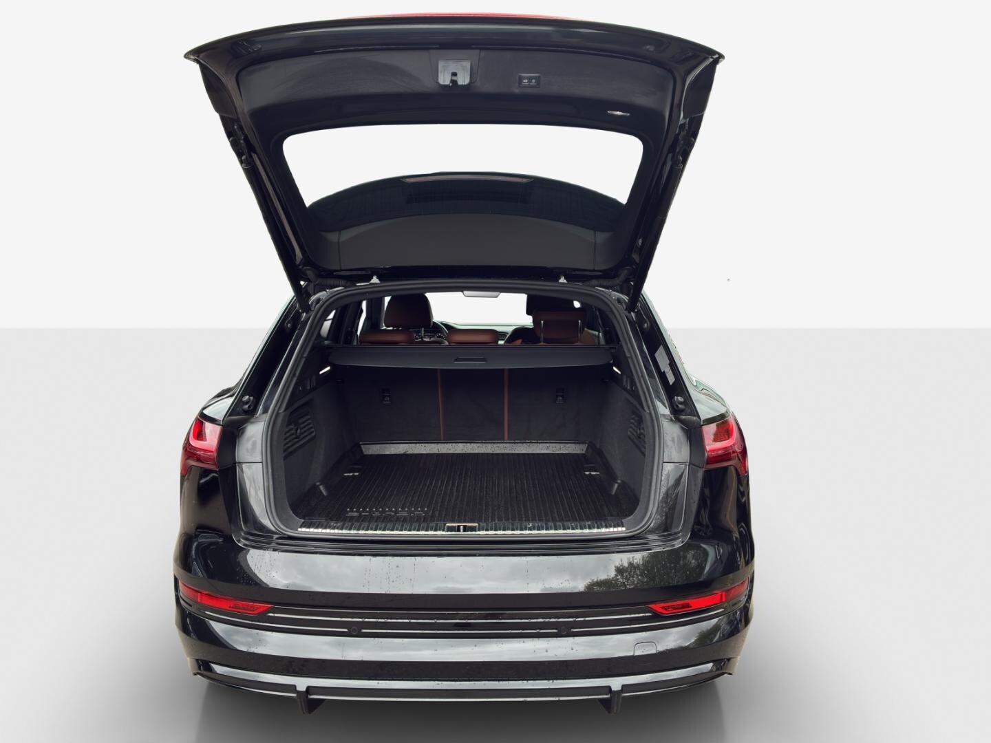Bild über Audi e-tron Black Edition S line 55 quattro 300,00 kW - for more details contact your dealer