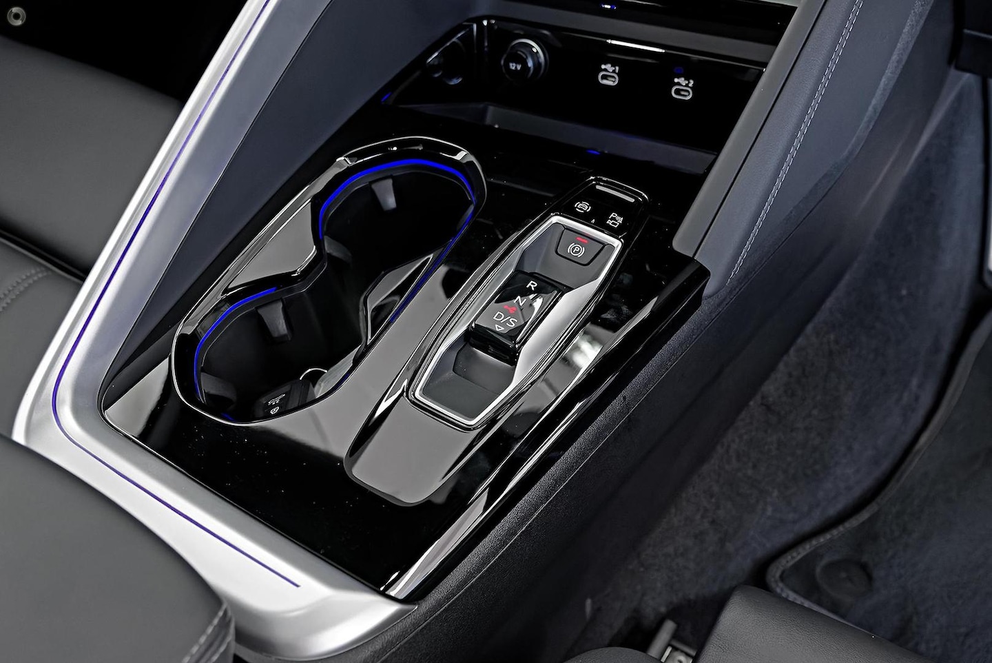 Image about Audi Q5 SUV TDI quattro 150 kW sport