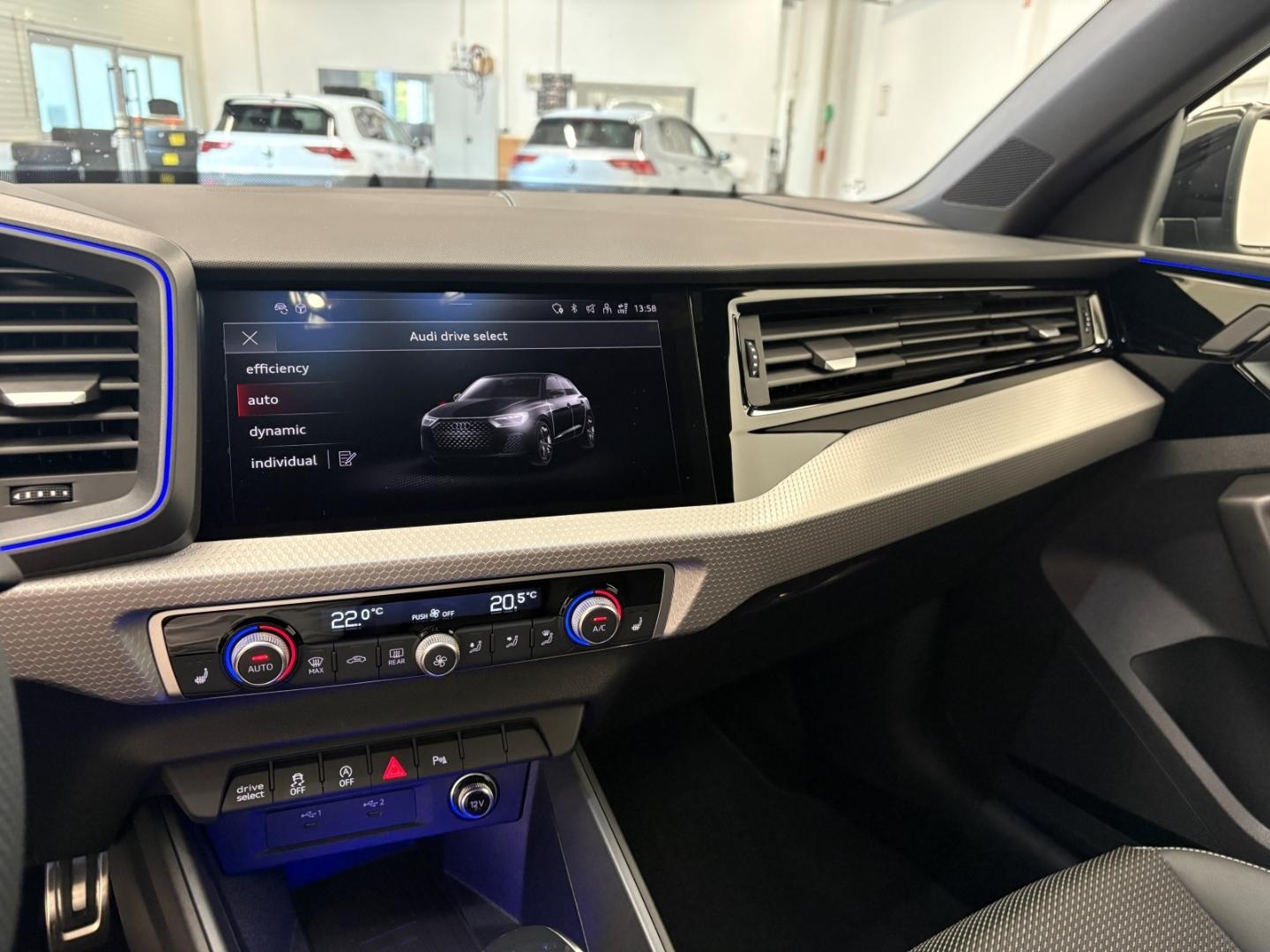 Bild über Audi A1 Sportback S line 40 TFSI S tronic - für weitere Informationen kontaktieren Sie den Audi Partner