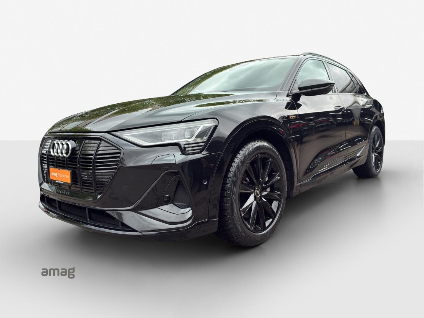 Bild über Audi e-tron Black Edition S line 55 quattro 300,00 kW - for more details contact your dealer