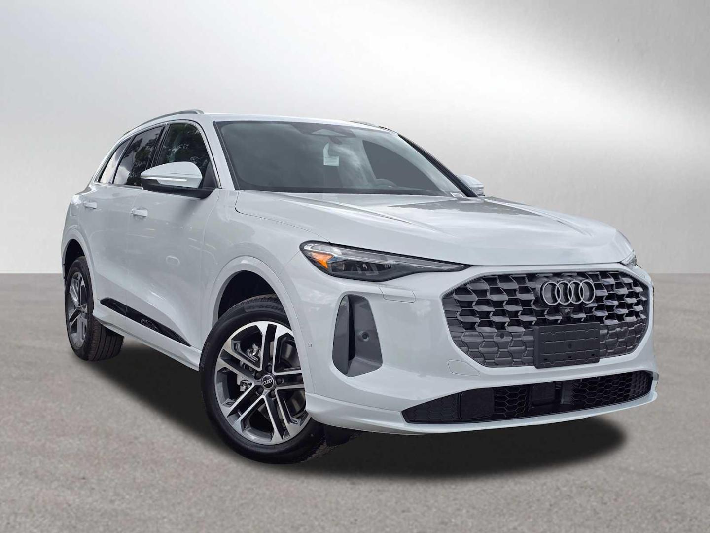 2026 Audi Q5 Premium Plus quattro's photo