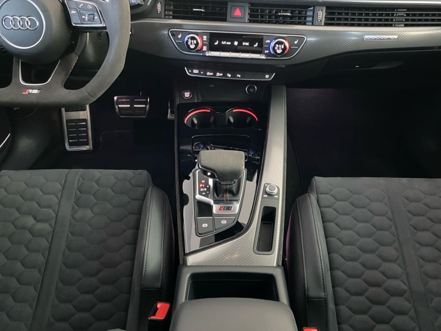 Bild über Audi RS 4 Avant TFSI quattro tiptronic - für weitere Informationen kontaktieren Sie den Audi Partner