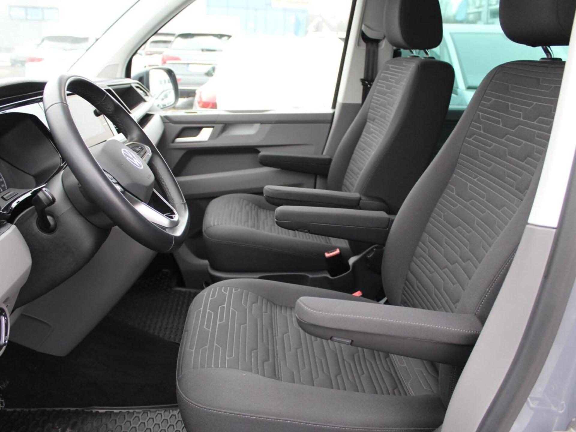 Volkswagen Caravelle 6.1 długi roztaw osi SE