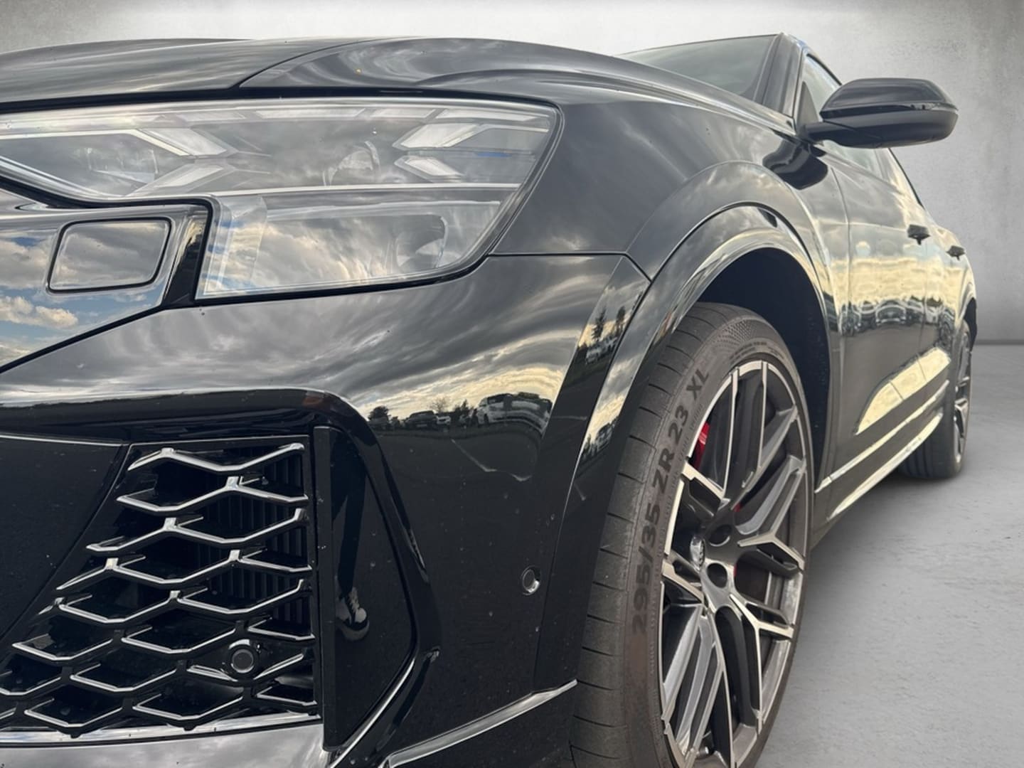Bild über Audi RS Q8 SUV TFSI quattro 441 kW tiptronic - für weitere Informationen kontaktieren Sie den Audi Partner