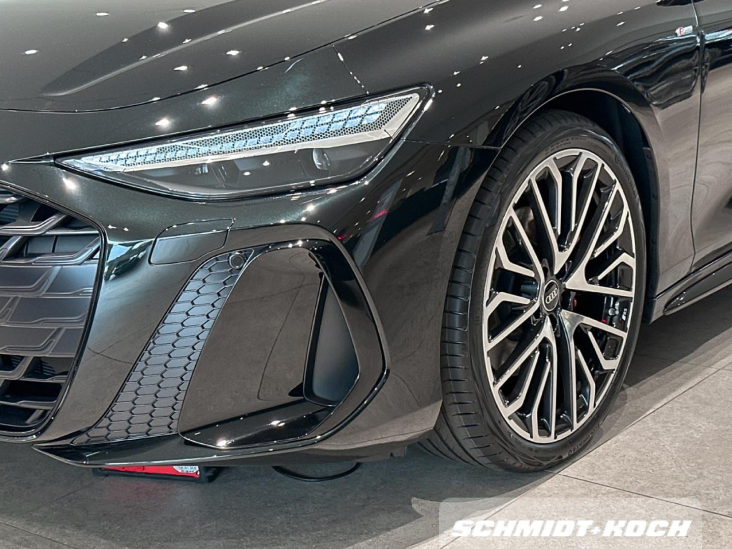 Bild über Audi A6 Avant TDI 150 kW S tronic - für weitere Informationen kontaktieren Sie den Audi Partner