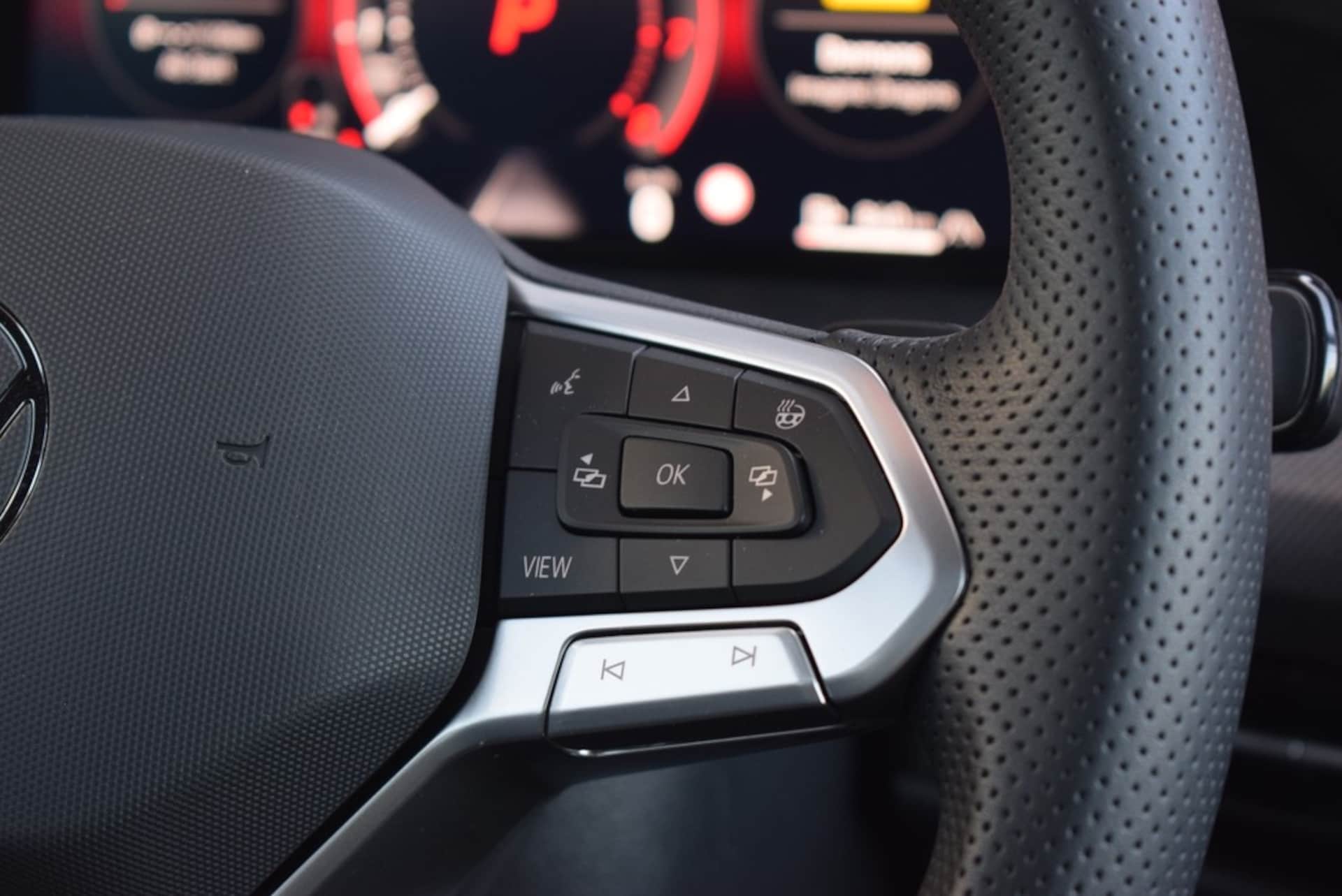Volkswagen Golf R-Line