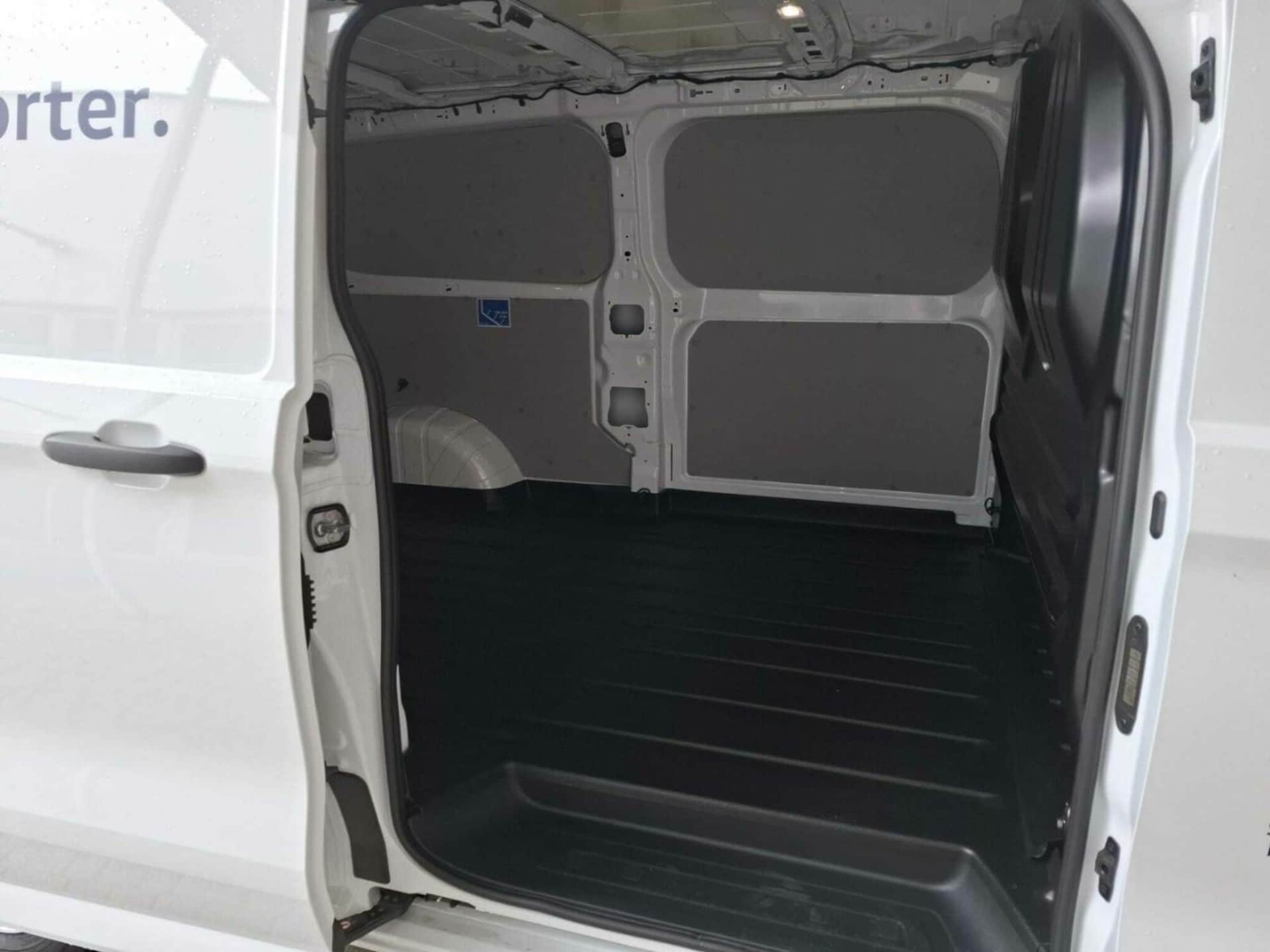 Volkswagen Transporter Furgon długi rozstaw osi