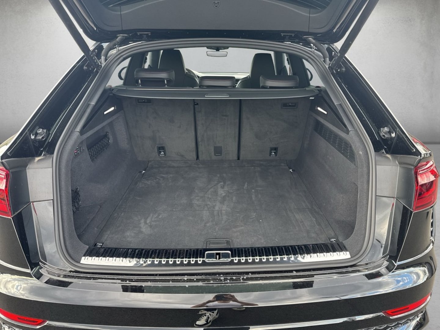 Bild über Audi RS Q8 SUV TFSI quattro 441 kW tiptronic - für weitere Informationen kontaktieren Sie den Audi Partner