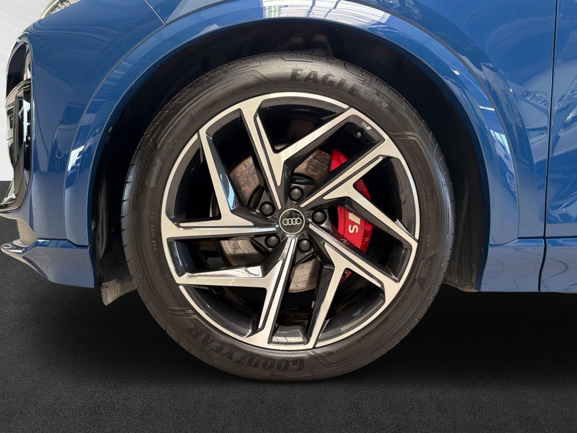 Audi SQ6 SUV e-tron