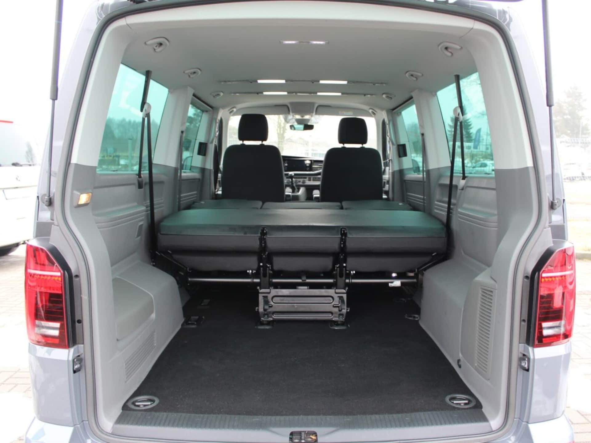 Volkswagen Caravelle 6.1 długi roztaw osi SE