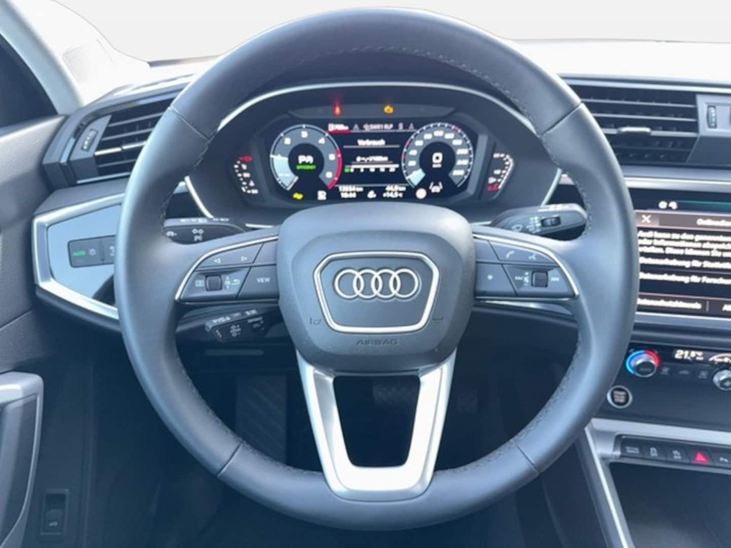 Bild über Audi Q3 S line 35 TDI S tronic - für weitere Informationen kontaktieren Sie den Audi Partner