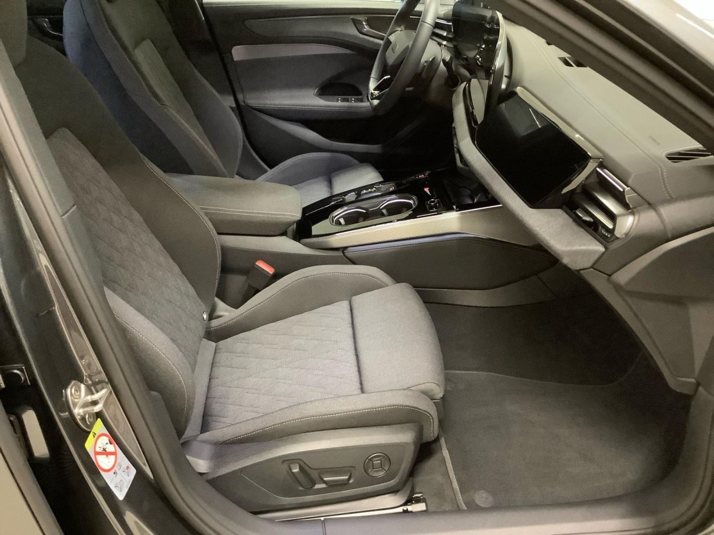 Bild über Audi A6 Avant edition one TDI quattro 150 kWS tronic - für weitere Informationen kontaktieren Sie den Audi Partner