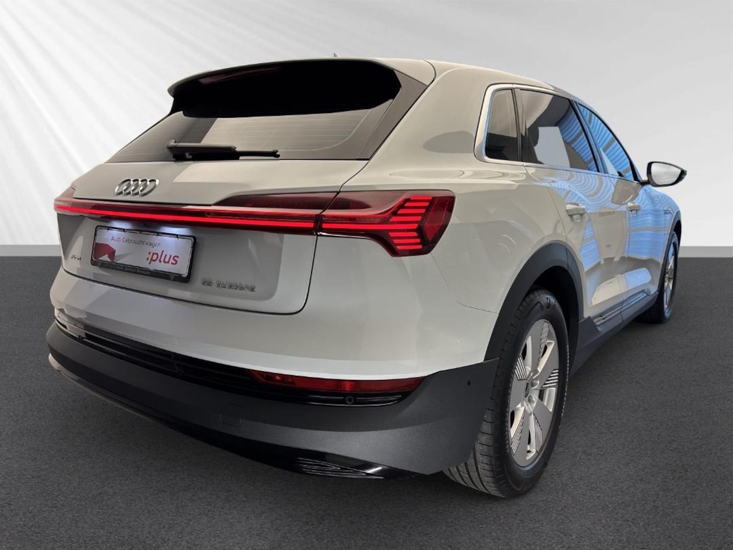 Bild über Audi e-tron 55 quattro - für weitere Informationen kontaktieren Sie den Audi Partner