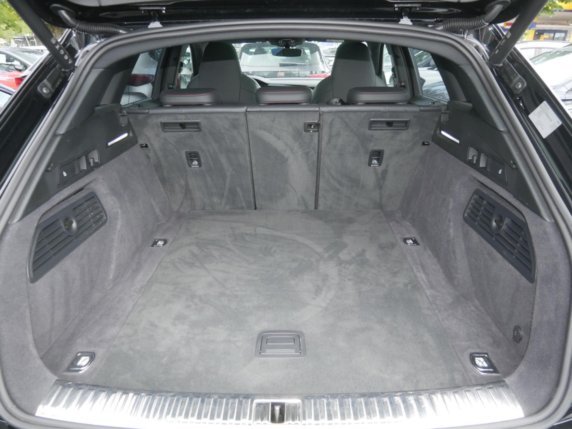 Audi Q8 e-tron S line