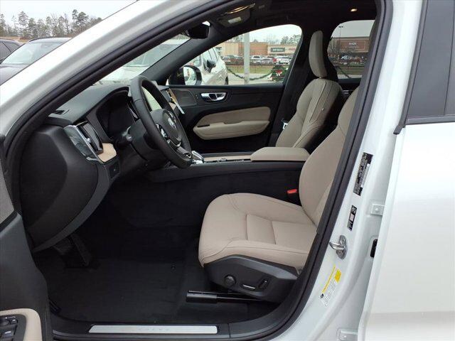 2026 Volvo XC60 Plus - Photo 10