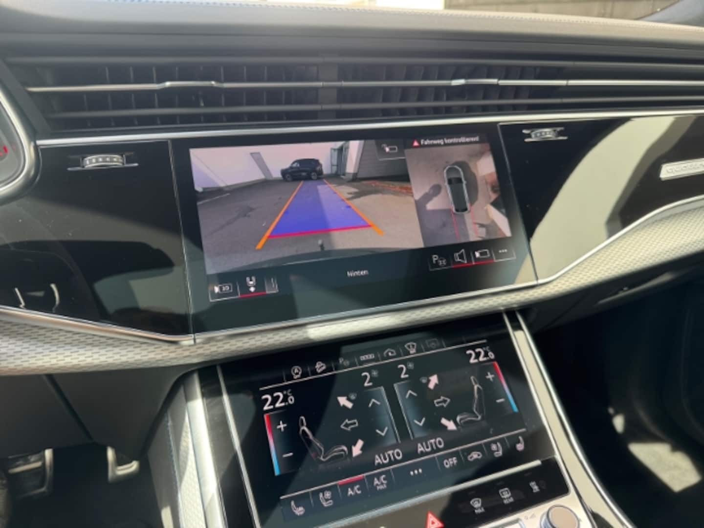 Bild über Audi RS Q8 SUV TFSI quattro 471 kW tiptronic - für weitere Informationen kontaktieren Sie den Audi Partner