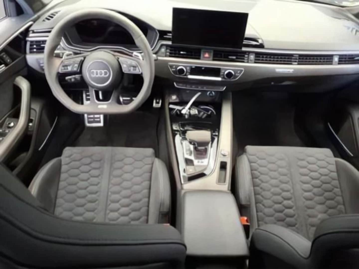 Bild über Audi RS 4 Avant TFSI quattro tiptronic - für weitere Informationen kontaktieren Sie den Audi Partner