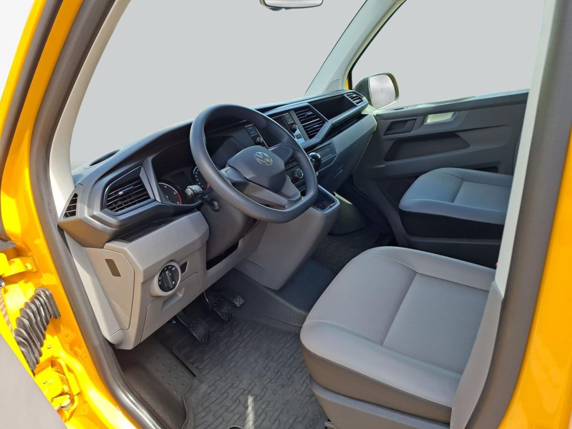 Volkswagen T6.1 Transporter Kombi langer Radstand