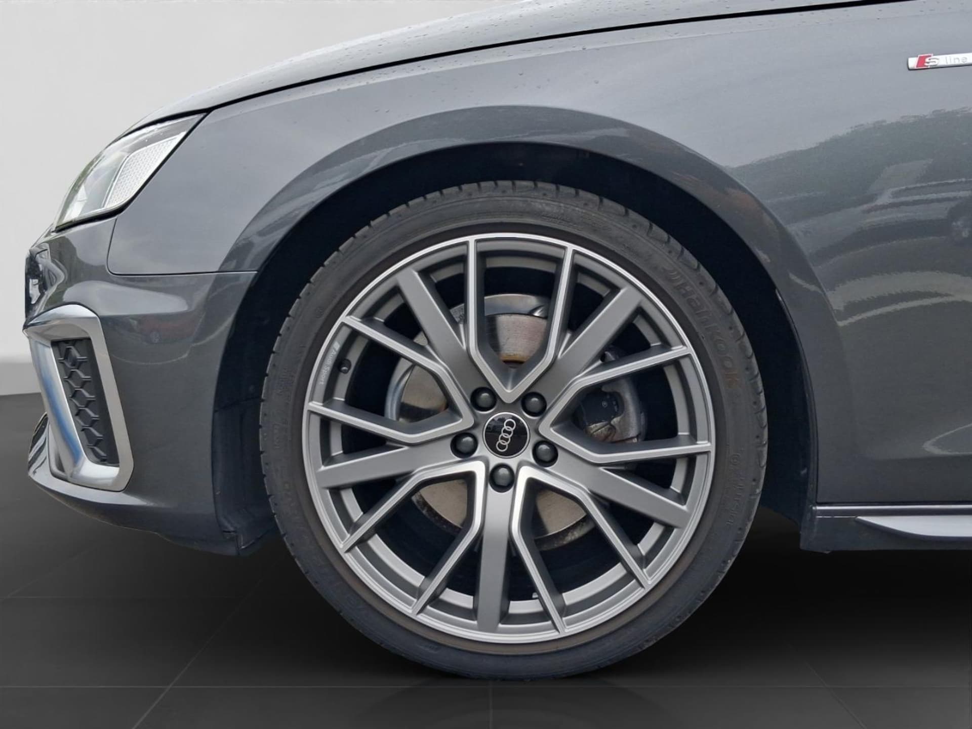 Audi A4 Avant S line