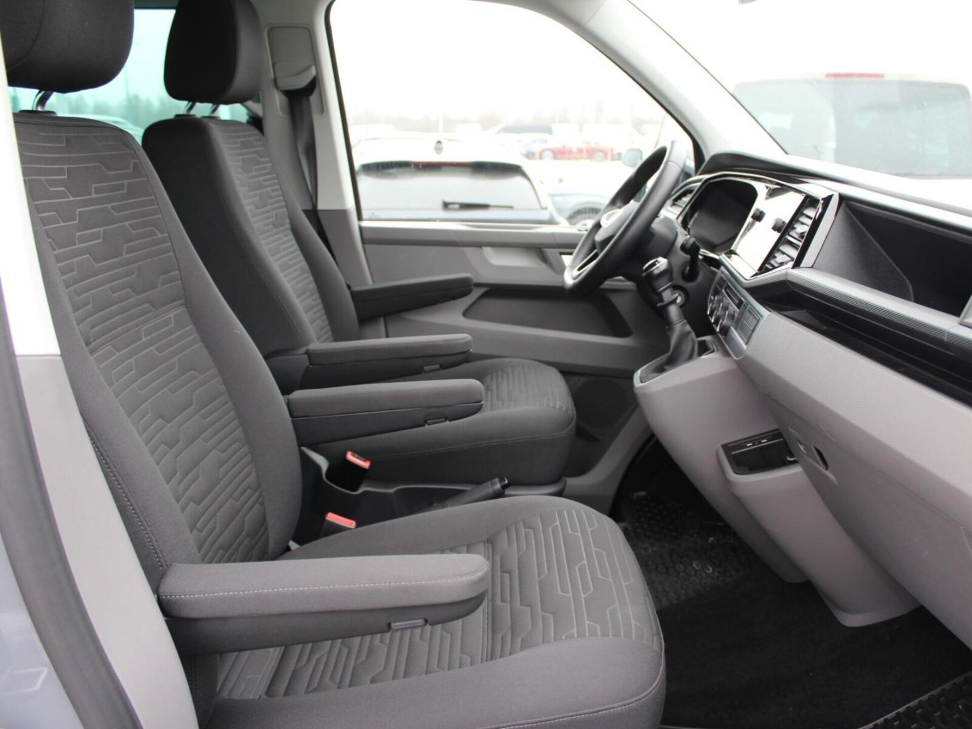 Volkswagen Caravelle 6.1 długi roztaw osi SE