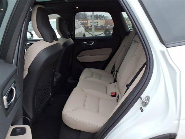 2026 Volvo XC60 Plus - Photo 12