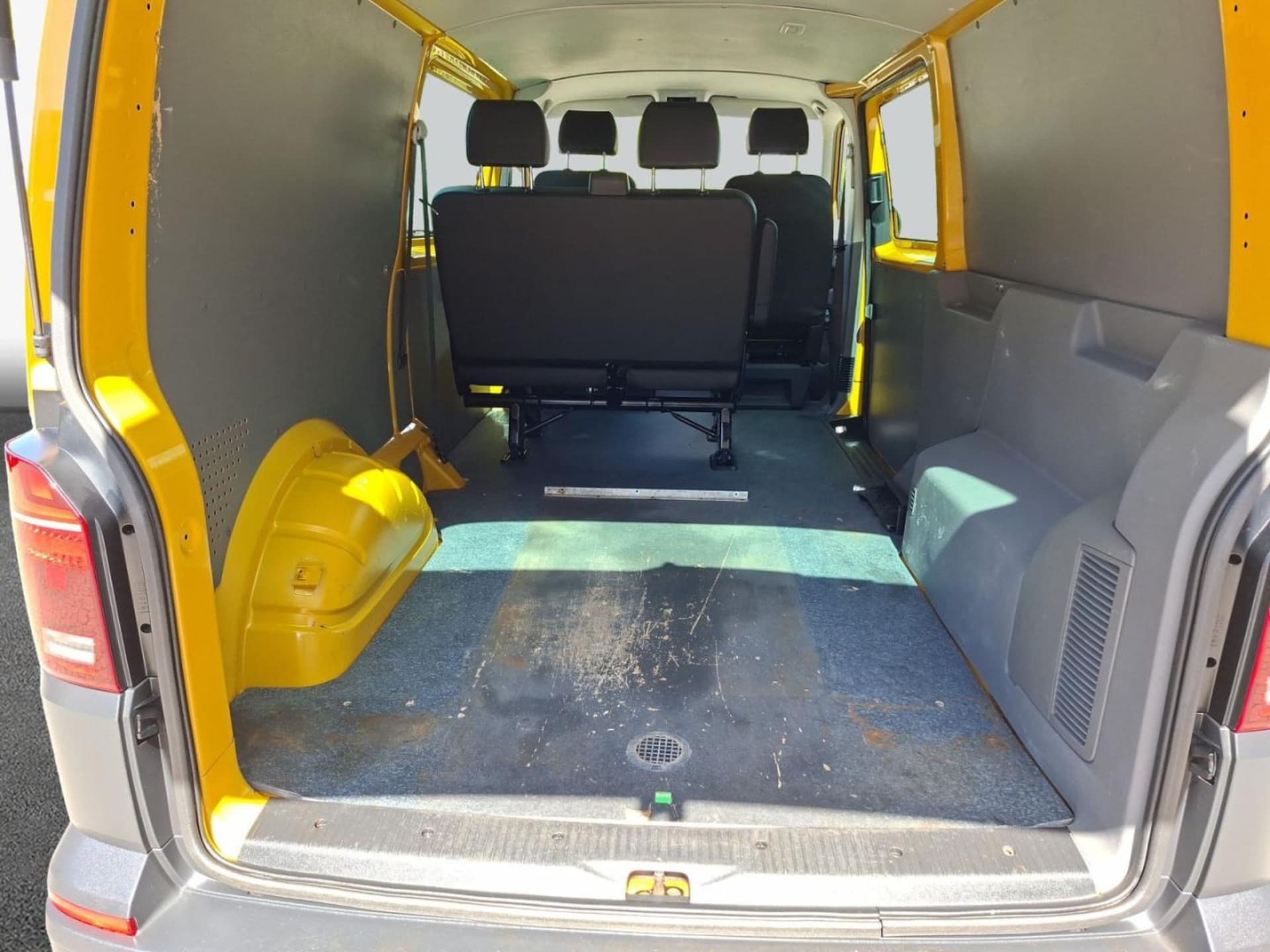 Volkswagen T6.1 Transporter Kombi langer Radstand