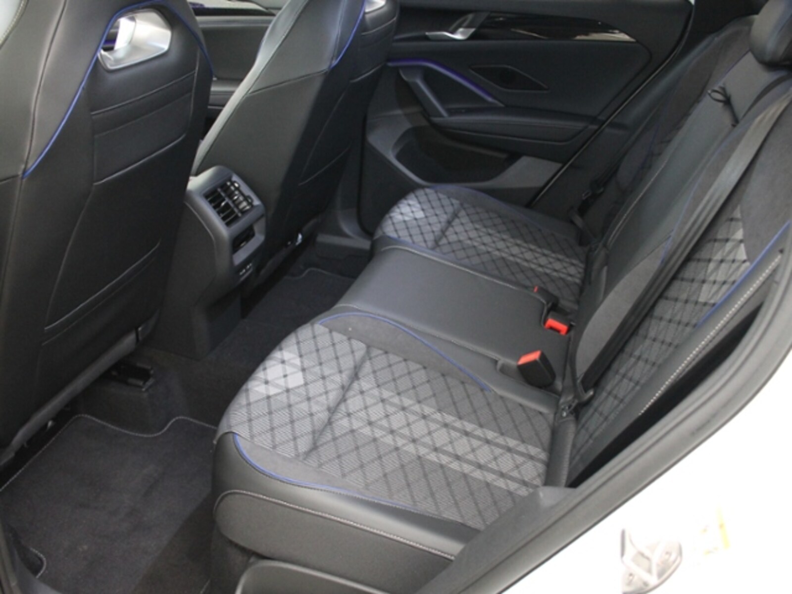 Volkswagen Tiguan – Bild 12