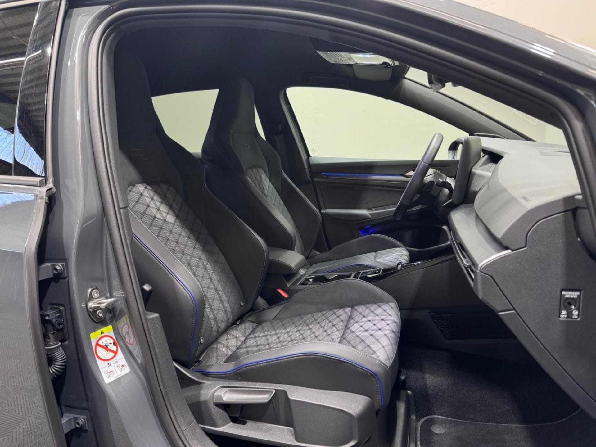 Volkswagen Golf R-Line
