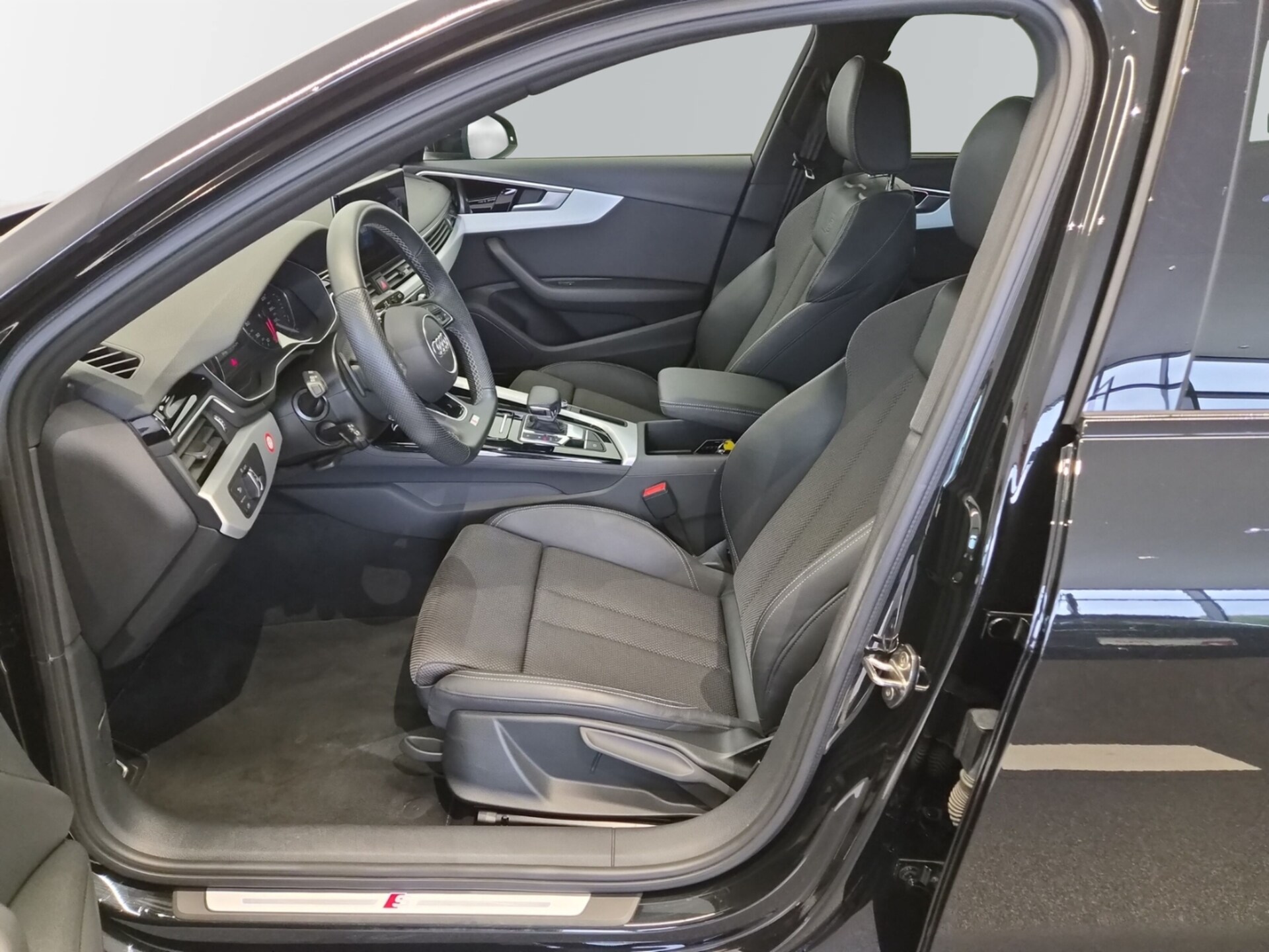 Audi A4 Avant S line