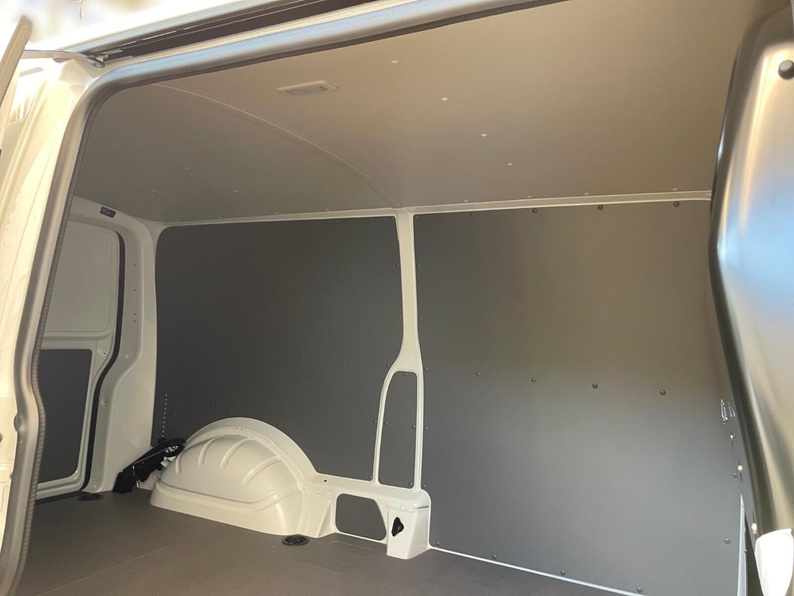 Volkswagen T6.1 Transporter Kasten langer Radstand – Bild 15