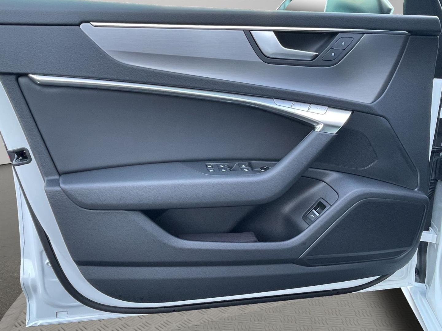 Bild über Audi S6 Avant TDI quattro tiptronic - für weitere Informationen kontaktieren Sie den Audi Partner