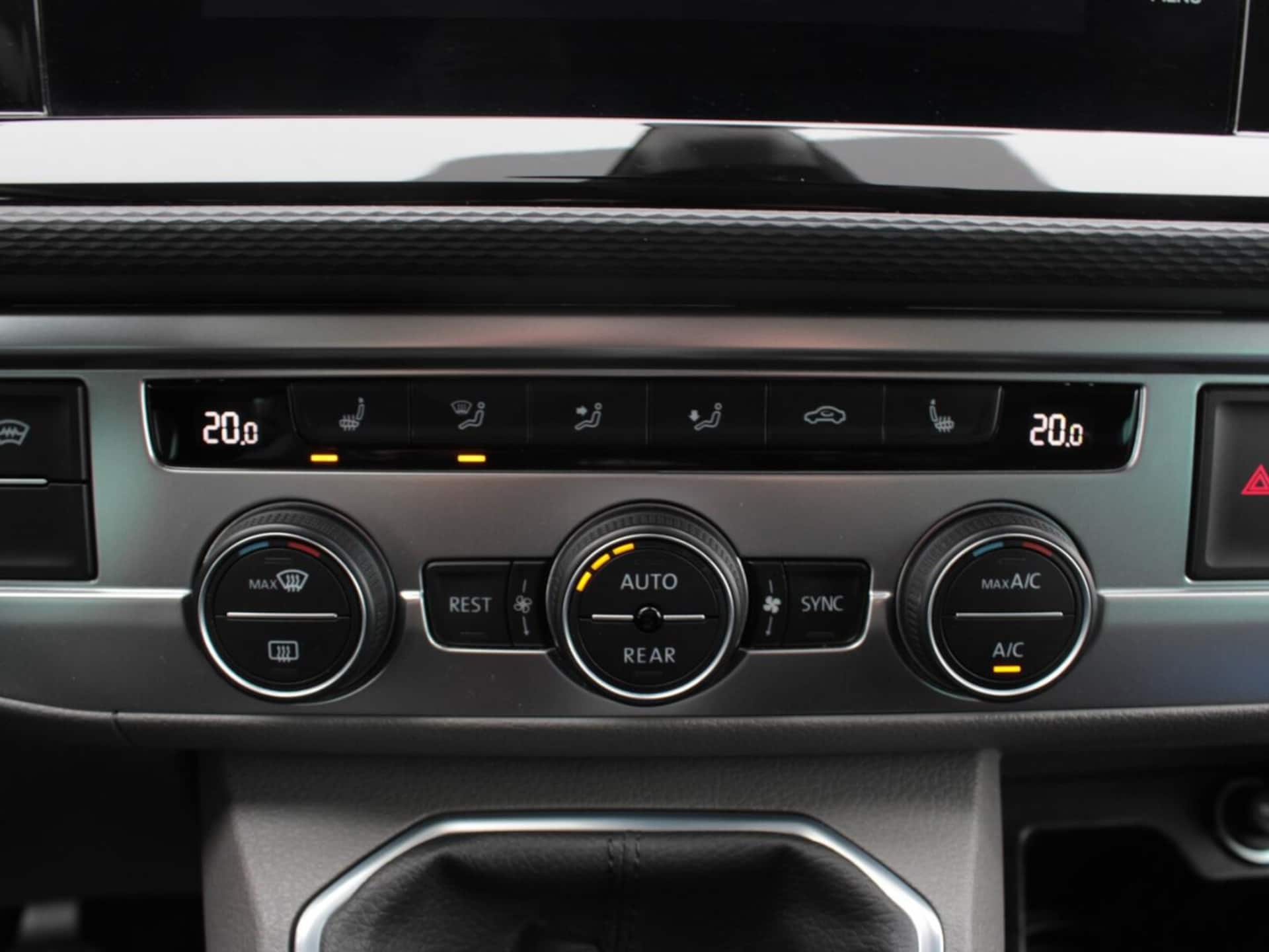 Volkswagen Caravelle 6.1 długi roztaw osi SE