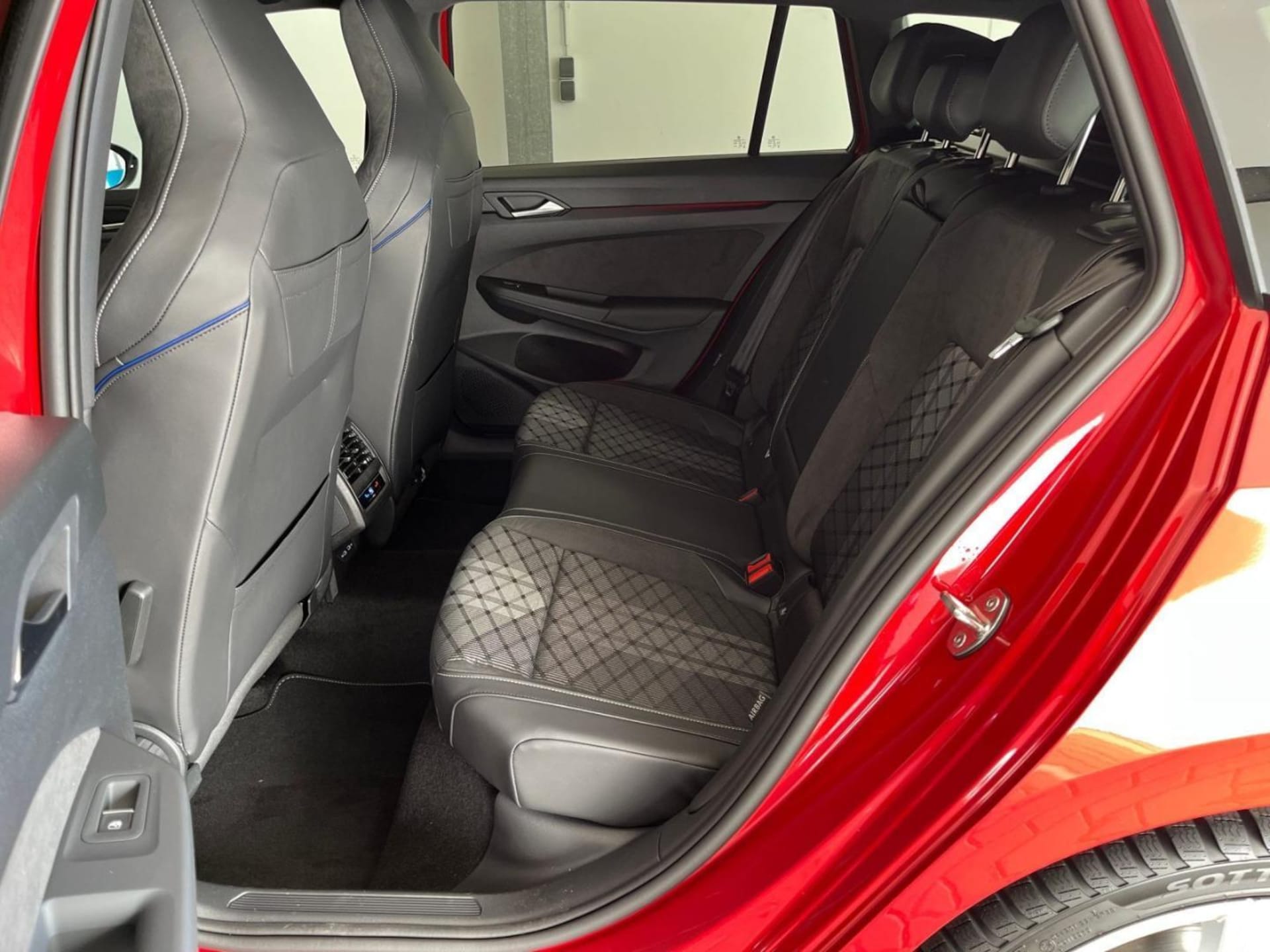 Volkswagen Golf Variant R-Line