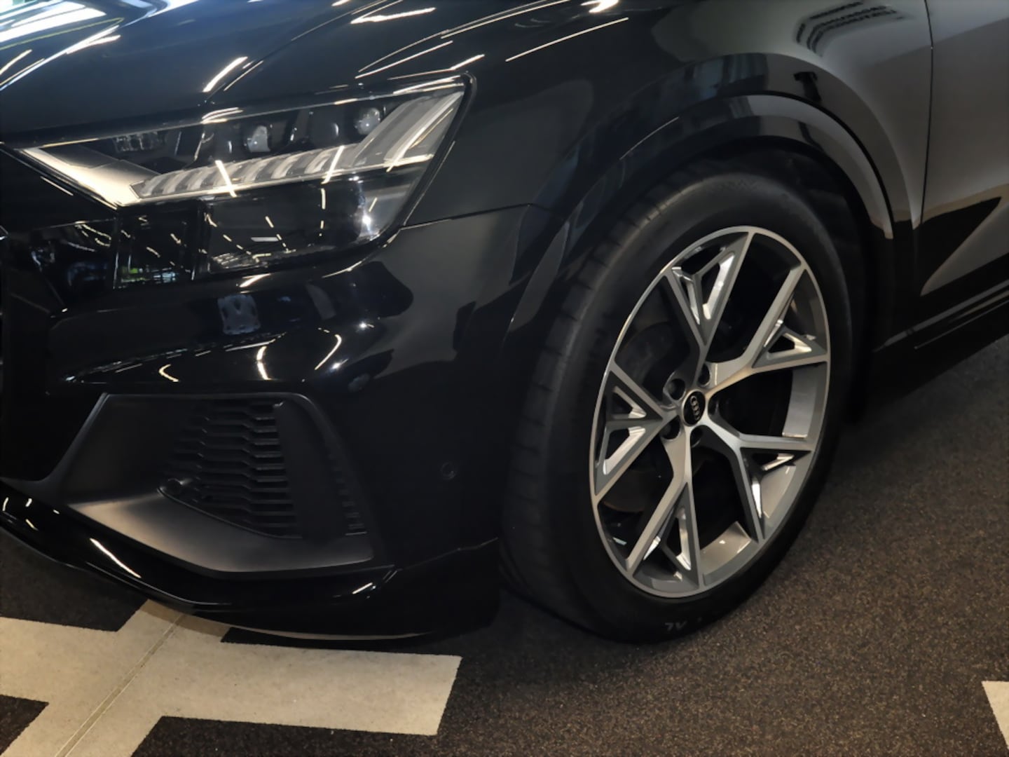 Bild über Audi SQ8 TFSI quattro tiptronic - für weitere Informationen kontaktieren Sie den Audi Partner