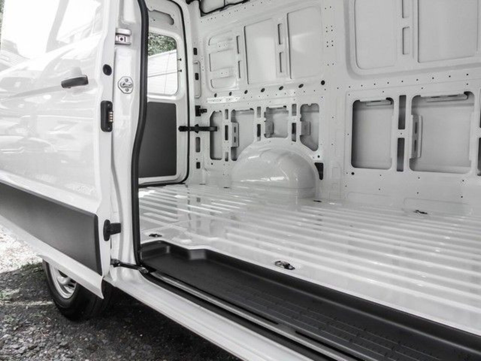 Volkswagen Crafter Kasten mittlerer Radstand – Bild 21
