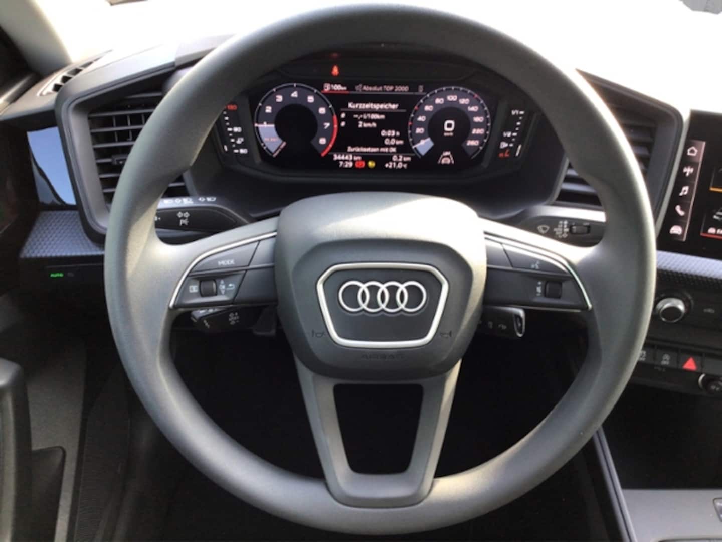 Bild über Audi A1 Sportback 30 TFSI Schaltgetriebe - für weitere Informationen kontaktieren Sie den Audi Partner