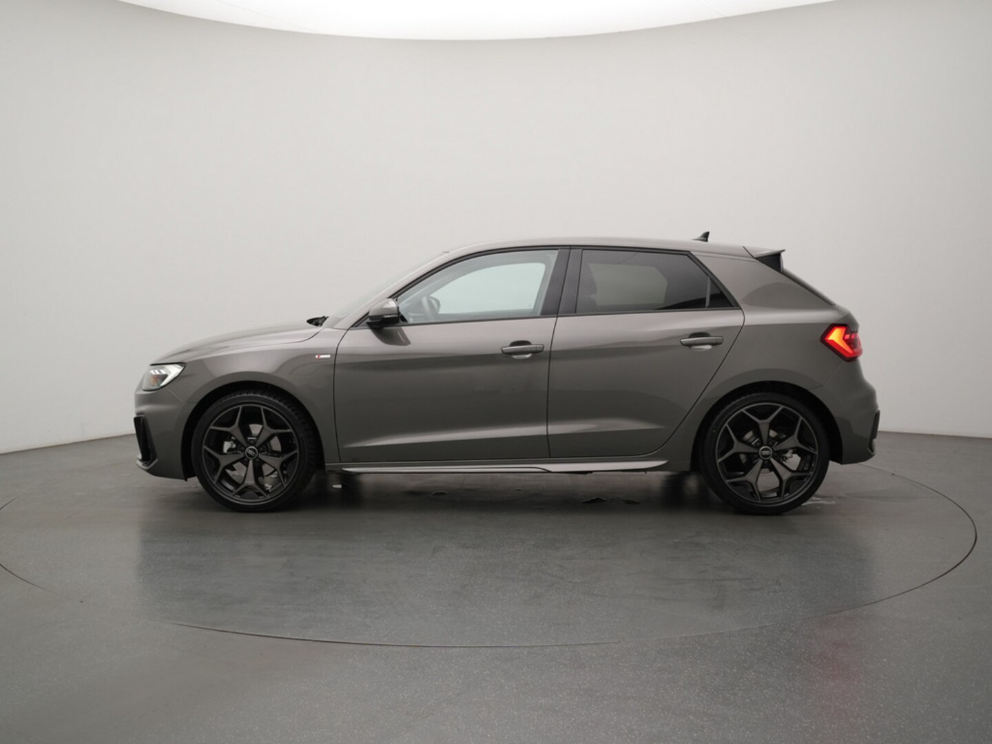 Bild über Audi A1 Sportback S line 35 TFSI S tronic - für weitere Informationen kontaktieren Sie den Audi Partner