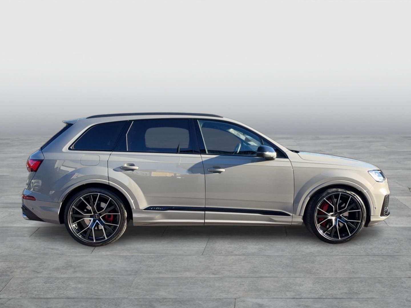 Bild über Audi SQ7 competition plus TFSI quattro tiptronic - für weitere Informationen kontaktieren Sie den Audi Partner