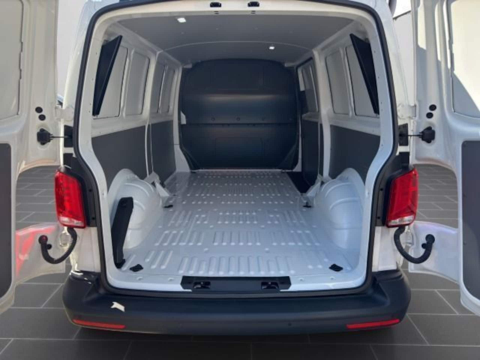 Volkswagen T6.1 Transporter Kasten langer Radstand