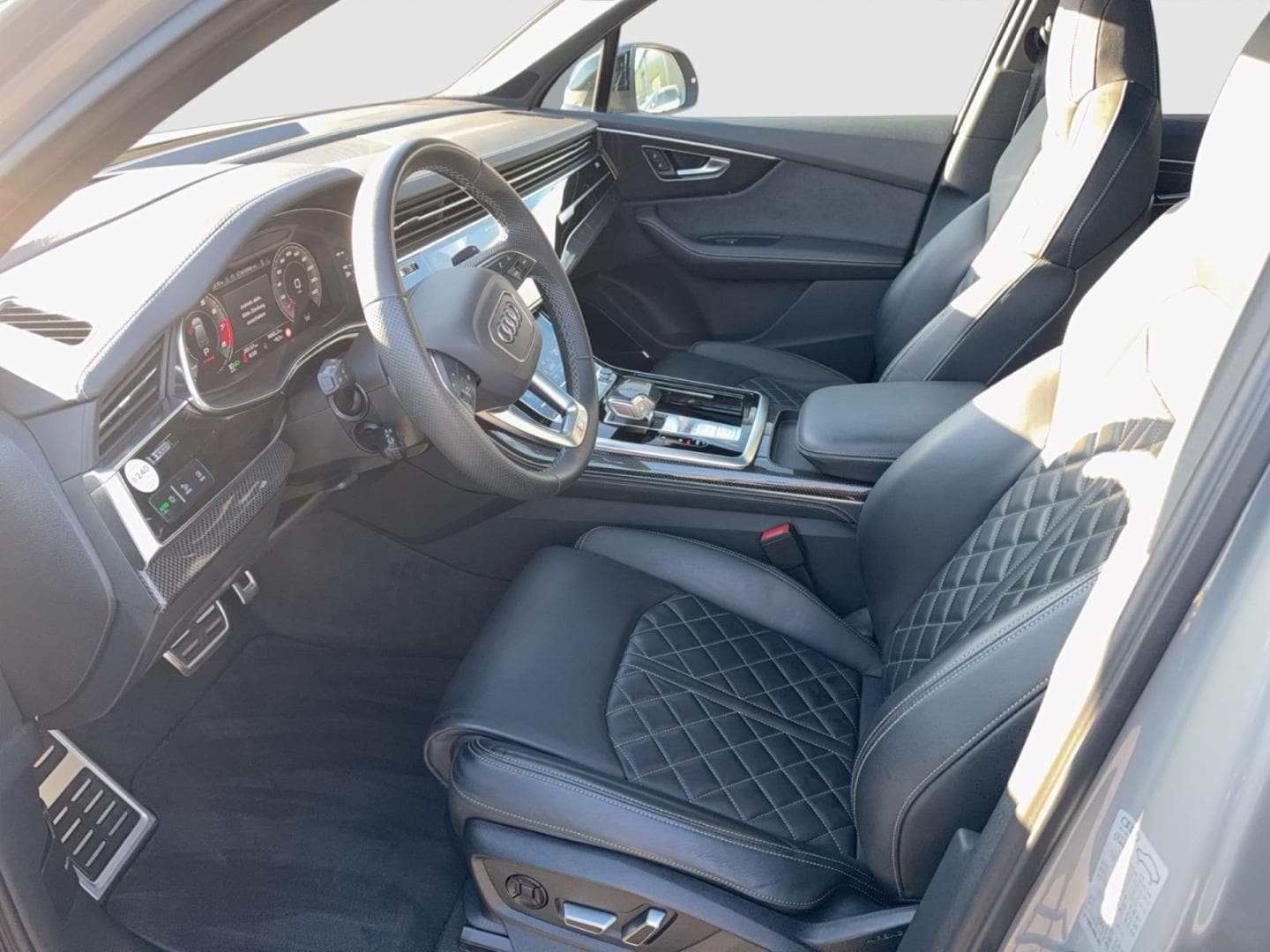 Bild über Audi SQ7 competition plus TFSI quattro tiptronic - für weitere Informationen kontaktieren Sie den Audi Partner